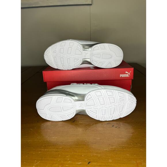New PUMA Axelion Perf White Silver Size 7.5